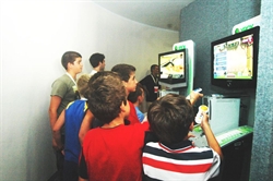 Ragazzi all’opera nel Laboratorio videogiochi del Fiuggi Family Festival 2010.