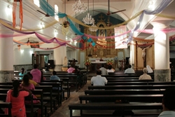 L'interno della chiesa di Nostra Signora del Monte Carmelo, ad Arambol, nello stato indiano di Goa. 