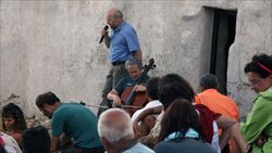 L'attore Marco Paolini e il violoncellista Mario Brunello a Marettimo.