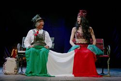 Isa Danieli (a sinistra) e Veronica Pivetti in scena.