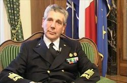 L'ammiraglio Giampaolo Di Paola  (Torre Annunziata, 15 agosto 1944) è stato Capo di stato maggiore della Difesa dal 10 marzo 2004 fino all'11 febbraio 2008.