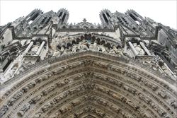 Dettaglio del portale della cattedrale di Reims