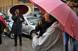 Il sindaco di Genova, Marta Vincenzi, durante un sopralluogo nella città devastata dall'alluvione (Foto: agenzia Sync).
