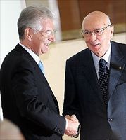 Mario Monti, neo senatore a vita, con il presidente Napolitano.