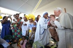 Papa Benedetto XVI durante la sua ultima visita in Benin.