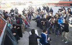 Studenti e polizia si affrontano a Roma.