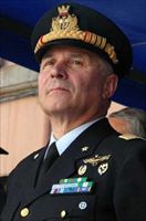 Vincenzo Camporini, generale dell'Aeronautica (Como, 21 giugno 1946), è stato Capo di Stato maggiore della Difesa tra il 12 febbraio 2008 e il 17 gennaio 2011. 
