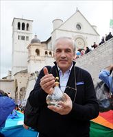 Flavio Lotti, ad Assisi (foto: Ansa).