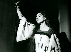 Maria Callas nel 1955 al Teatro la Scala in “Norma”