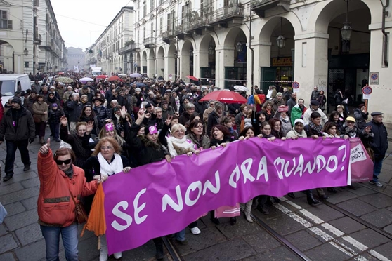 Centomila a Torino. Un urlo: "Dimettiti"