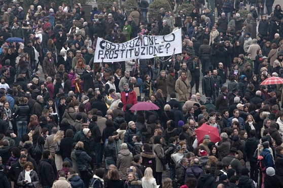 Centomila a Torino. Un urlo: "Dimettiti"