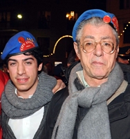 Il leader della Lega, Umberto Bossi, con il figlio Renzo indossano il berretto dei city angel's  al termine  dell' inaugurazione di una sede del Carroccio a Lonate Pozzolo, in provincia Varese,