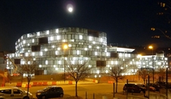 Uno scatto notturno del Museo Nazionale dell'Automobile di Torino rinnovato dall'architetto Cino Zucchi. 