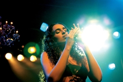 La cantante israeliana Noa durante un concerto.