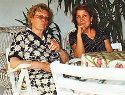 L'onorevole Tina Anselmi e la scrittrice Anna Vinci.