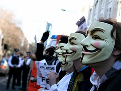 Simpatizzanti di Anonymous durante una manifestazione a Londra.