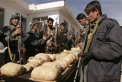 Una partita di oppio sequestrata dalla polizia afghana.