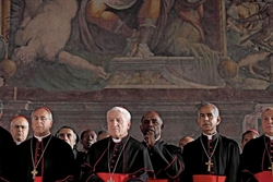 Gruppo di cardinali in una scena del film "Habemus Papam".