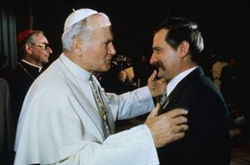 Giovanni Paolo II con Lech Walesa.
