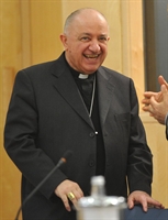 Il cardinale Dionigi Tettamanzi.