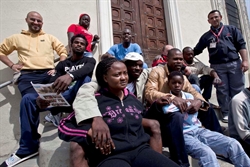 Una parte dei 31 profughi africani che da qualche si trovano in una borgata di Forno di Coazze, nell'alta Val Sangone, in provincia di Torino, ospitati in una casa della parrocchia (foto: Paolo Siccardi/Sync). 