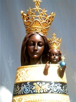 La statua della Madonna di Loreto.