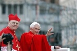 Il Papa con il cardinale Scola