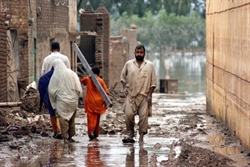 I problemi economico-sociali alla base del sottosviluppo, della povertà e dell'emarginazione sono talvolta aggravati da calamità naturali, come nel caso della tragica alluvione che ha colpito il Pakistan nel 2010. Foto: World Food Programme (Fao)/Amjad Jama.