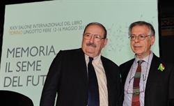 Umberto Eco con Ernesto Ferrero, direttore del Salone del libro, di cui si è appena conclusa la XXIV edizione.