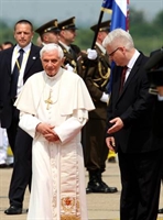 Zagabria: il presidente croato Josipovic accoglie il Papa.
