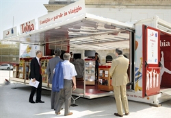 Il tir-libreria alla presentazione di Tobia a Milano.