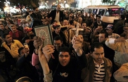 Un corteo di protesta di cristiani copti al Cairo.