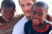 La presenza del Vis, in aiuto e a sostegno dei bambini poveri di Luanda, in Angola (foto archivio Vis). 