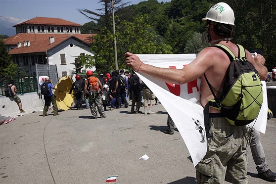 No Tav, una domenica di guerriglia