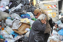 Napoli, 2.000 tonnellate di rifiuti per strada lo scorso aprile.