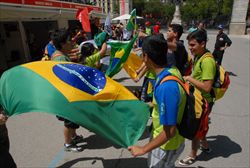 Giovani pellergini brasiliani alla Gmg di Madrid. In tutto erano oltre 13.000 (foto: Severino Marcato). 