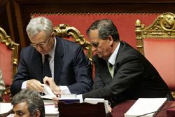 Il ministro dell'Economia Giulio Tremonti (Pdl) e il ministro della Semplificazione normativa Roberto Calderoli (Lega Nord).