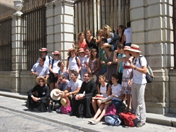 Un gruppo di giovani francesi della comunità di Saint Martin.