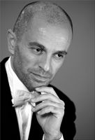 Il direttore d'orchestra Roberto Rizzi Brignoli.