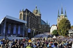 La messa davanti al duomo di Erfurt