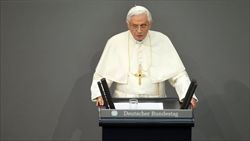Papa Benedetto XVI durante il discorso al Parlamento tedesco.