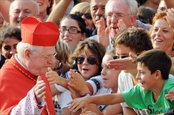 L'abbraccio dei milanesi al nuovo arcivescovo di Milano