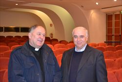 All'incontro ha partecipato anche Monsignor Erminio De Scalzi, vescovo ausiliare di Milano. Nella foto, con don Antonio Sciortino, direttore di Famiglia Cristiana.