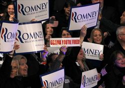 Un altro momento della campagna elettorale di Mitt Romney in New Hampshire. Al centro si legge lo slogan "Obama You're fired", "Obama sei licenziato".
