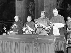 I quattro cardinali moderatori del Concilio: (da sinistra a  destra) Agagianian, Lercaro, Doepfner e Suenens.