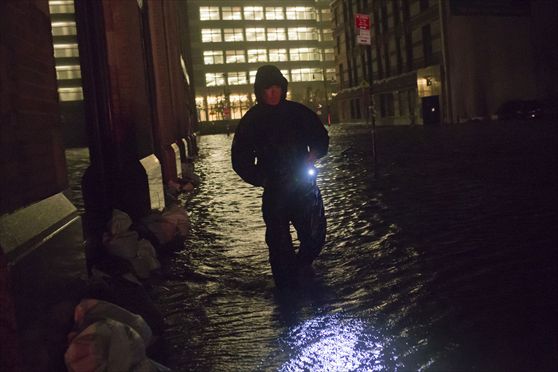 Notte a New York con l'uragano Sandy