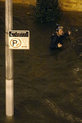 Notte a New York con l'uragano Sandy