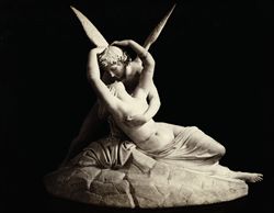 Amore e Psiche, opera di Antonio Canova (foto Corbis).