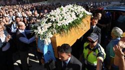 I funerali di Pasquale Romano a Cardito (foto del servizio: Ansa).