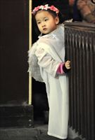 Una bambina in una chiesa cattolica di Pechino. Foto Getty Images.